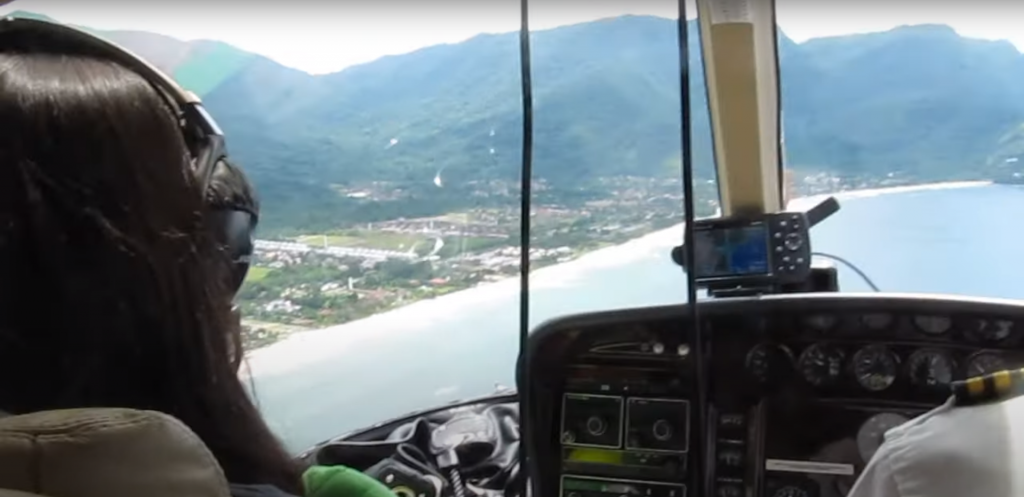 Ricos pagam R$ 8 mil para deixar área alagada de helicóptero