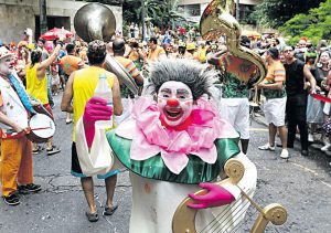 Alimentação e hidratação para não desafinar no Carnaval