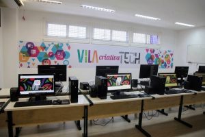 Vila criativa ensina programação com jogo Minecraft