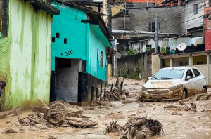 Ministro dos Portos libera R$ 2 milhões para vítimas do temporal