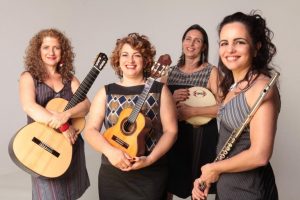 ‘Choronas’, grupo de choro composto por mulheres, faz show em Santos
