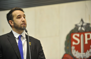 Deputado bolsonarista propõe anistia de multas da pandemia