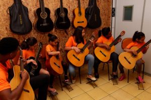 Cubatão Sinfonia abre inscrições para aulas de música e dança