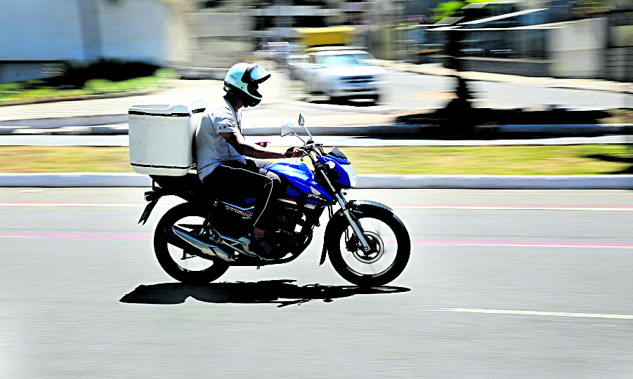 Ser motoboy é ser impune às leis de trânsito? | Jornal da Orla
