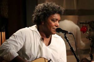 Lula Barbosa celebra a miscigenação brasileira em show no Teatro Guarany