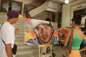 Exposição de grafite em Santos homenageia o cantor Chorão