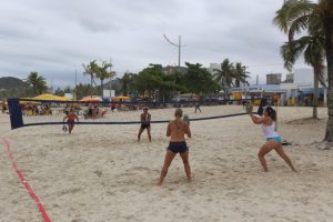 Guarujá recebe torneio feminino de beach tennis