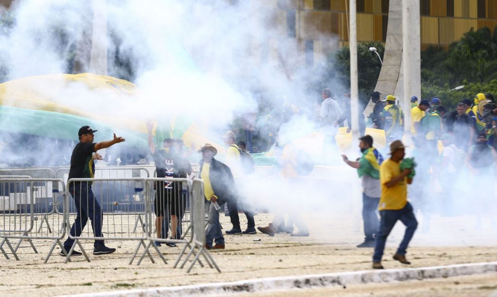STF começa a julgar se aceita denúncias por atos antidemocráticos