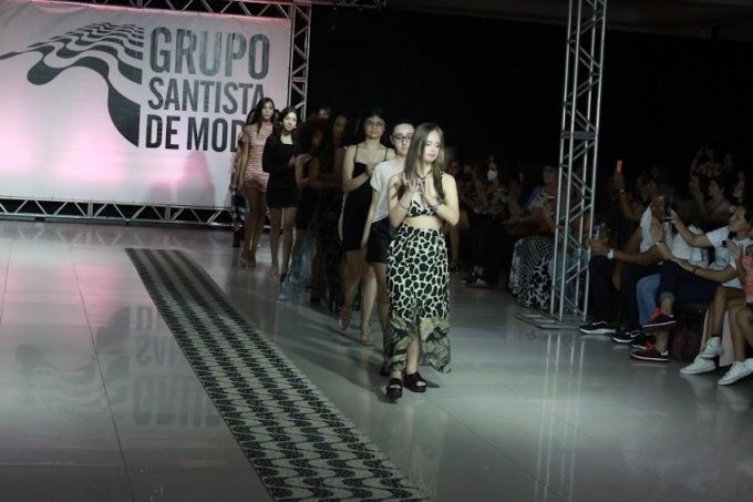 Orquidário de Santos promove oficina e exposição de roupas de