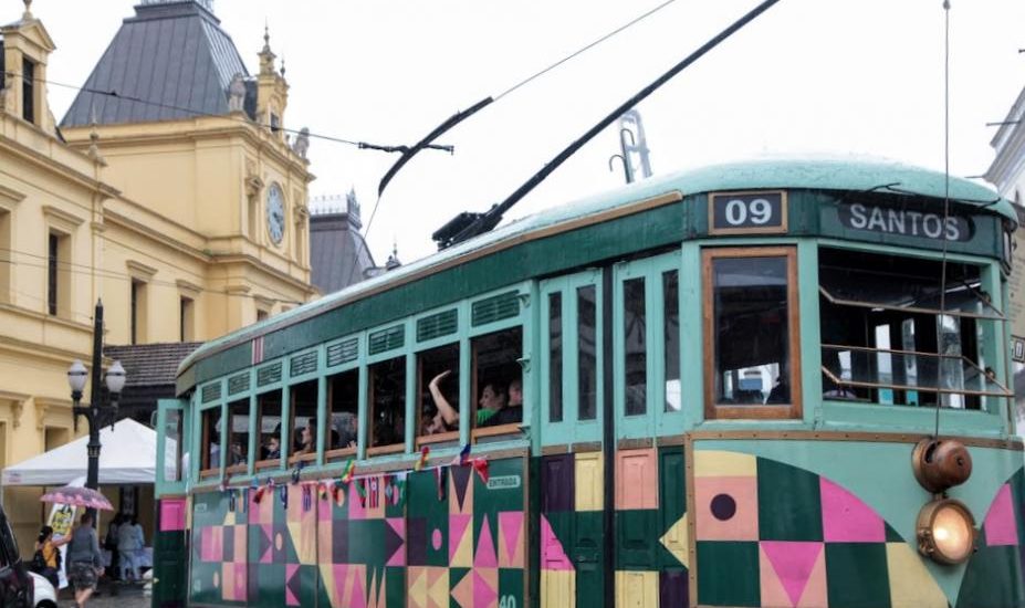 Em comemoração à marca de dois milhões de passageiros da Linha dos Bondes de Santos, o Cassino Monte Serrat realiza expo de fotos e peças.