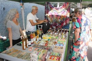 Santos comemora dia do artesão