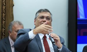 Governo exige que redes sociais retirem mensagens de ameaças a escolas