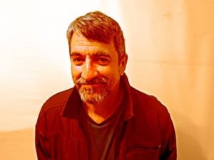 Ilustrador Octavio Cariello na Gibiteca de Santos
