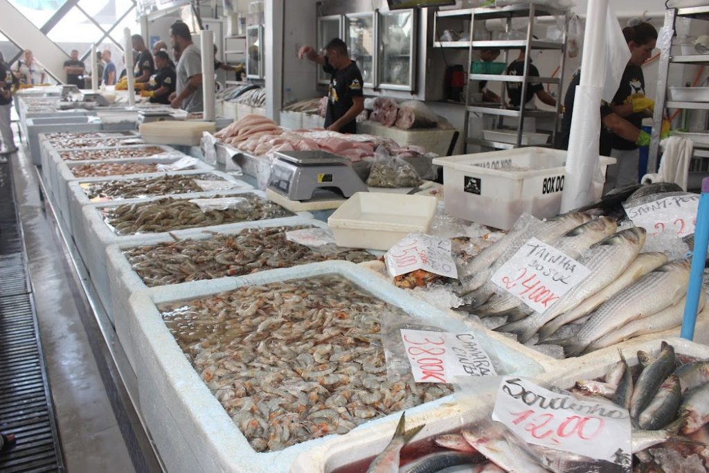 Mercado de Peixes de Santos promove festival com camarão a partir de R$ 29,99