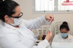 Santos vacina contra gripe e covid neste sábado