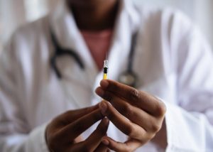 Santos vacina contra gripe e covid público 45+