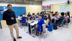 Já estão abertas as inscrições para concurso público para contratar 15 mil professores efetivos para a rede estadual de ensino de São Paulo.