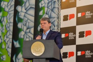 Tarcísio sanciona lei do novo salário mínimo estadual