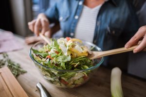 Está mais difícil consumir verduras e legumes no frio? Reinvente sua salada!