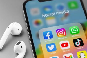 Campanha busca desestimular uso do celular durante um mês