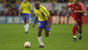 Estrelas do futebol jogam amistoso em Bertioga