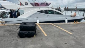 Mergulhadores encontram 251kg de cocaína em navio no Porto de Santos