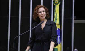 TSE multa parlamentares bolsonaristas por fake news contra Lula