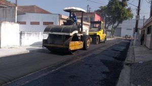 Ruas da Zona Noroeste de Santos ganham nova pavimentação