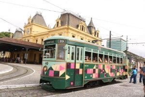 Bonde retoma operação de terça a domingo com novo percurso