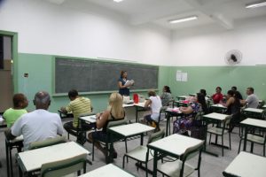 Santos abre rematrícula para jovens e adultos