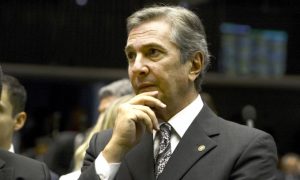 STF adia fim de julgamento que pode condenar Collor