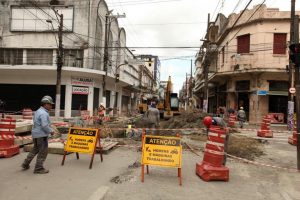 Obras do VLT se expandem e trânsito no Centro tem novas alterações