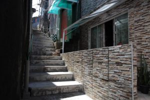 Escadarias em morro serão entregues a população em junho