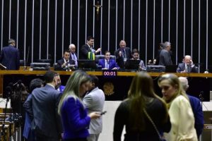 Câmara aprova criação do dia em memória de vítimas de covid-19