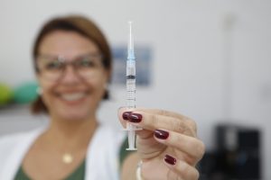 Guarujá vacina público 30+ contra influenza
