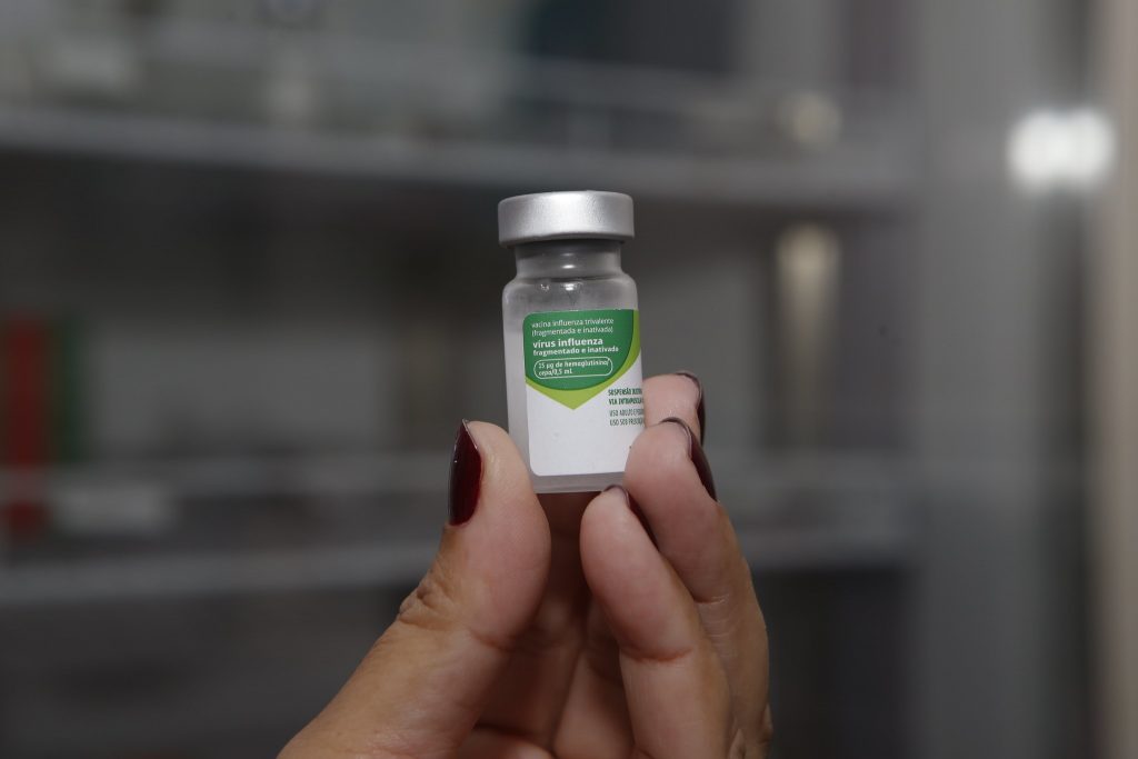 Guarujá inicia vacinação contra gripe para 18+