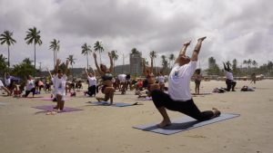 Aula gratuita de yoga em Guarujá