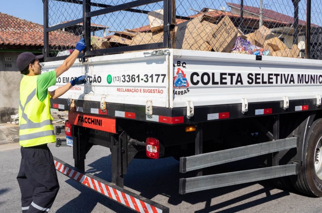 Primeira semana da coleta seletiva em Cubatão recolhe 8 toneladas de lixo