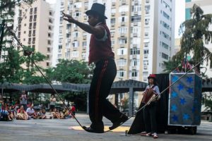Fescete tem teatro lambe-lambe e circo no fim de semana