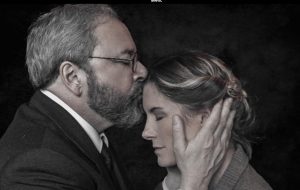 Peça em Santos “Freud e o visitante” aborda divindade e ateísmo