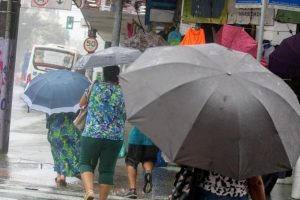 Baixada Santista recebe dois alertas para chuvas intensas