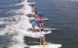 Festival de surfe em Santos comemora 32 anos da Escola Radical