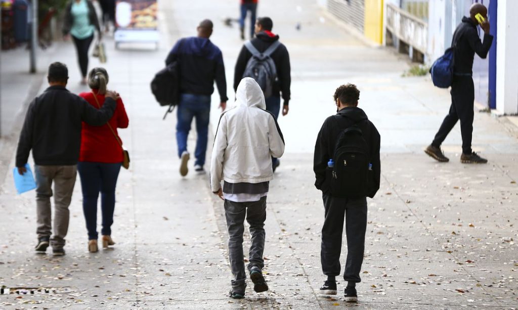 Baixada Santista inicia semana com frio