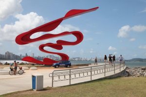Mais de 2,8 milhões de turistas são esperados durante o verão em Santos