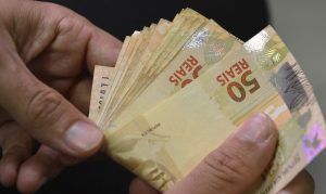 Salariômetro: reajuste salarial ficou acima da inflação em maio