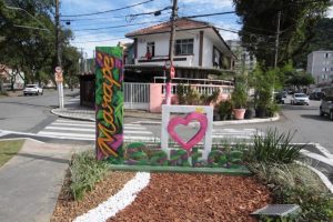 Bairro Marapé em Santos ganha totem de identificação