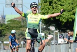 Atleta de Santos é campeão brasileiro de ciclismo de estrada