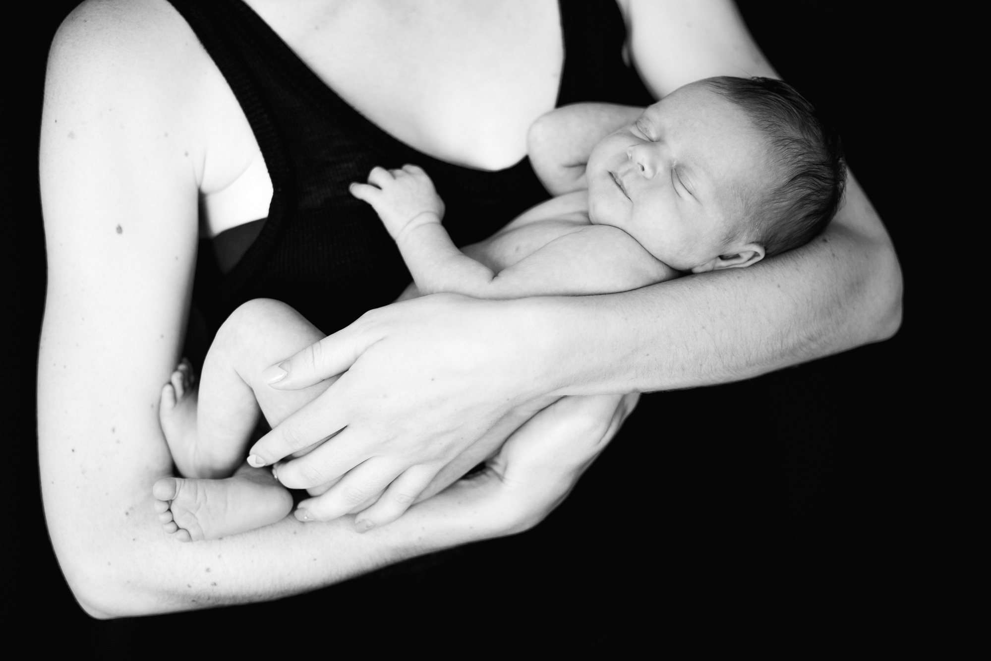 Por que o meu bebê só quer ficar no colo? | Jornal da Orla