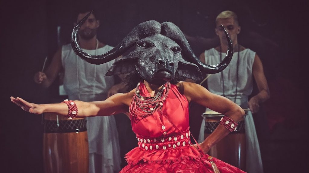 Companhia de Teatro Heliópolis se apresenta em Santos