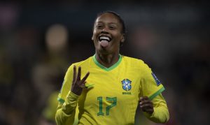 Com show de Ary Borges, Brasil estreia com goleada na Copa